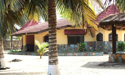 Ampenyi House | Rent your own private beach bungalow