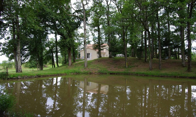 Nontron House | Rental of a new classified * house in park with pond