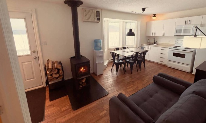 Bouchette House | Rental of renovated cottages facing the lake with a magnificent terrace