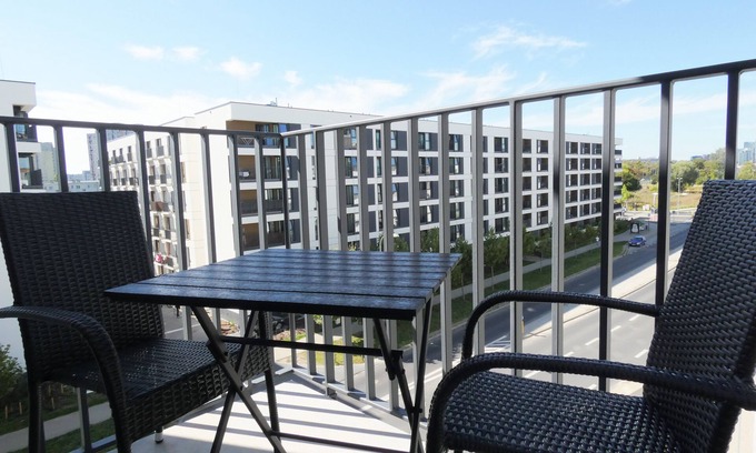 Nowe Miasto Apartment | RentPlanet - Apartament Brneńska