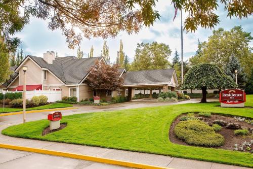 Lake Forest Hotel | Residence Inn by Marriott Portland South-Lake Oswego