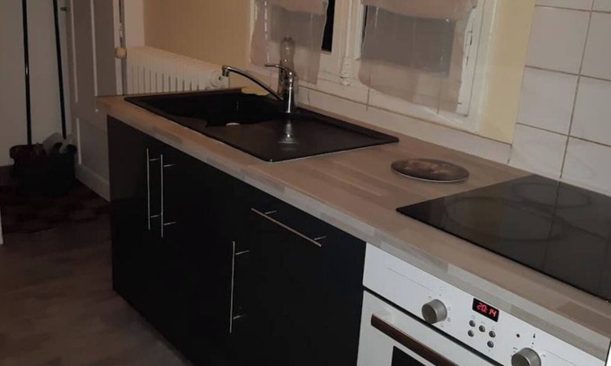 Chateauroux Apartment | Residence Mifaly - Red and white decor apartment