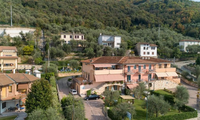 Brenzone sul Garda Apartment | Residence Villa Margherita Studio Studio on the mountain side