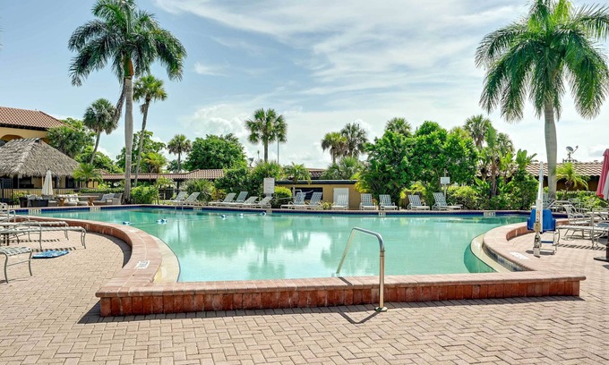 Naples Apartment | Resort-Style Naples Retreat w/Marina Access!