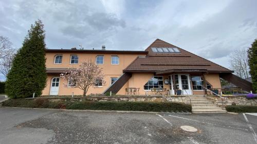 Karlovy Vary House | Restaurace Pyramida