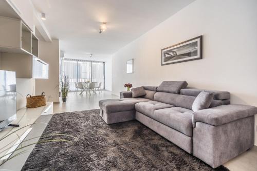 Msida Apartment | Restful Retreat Modern apartment & large spaces