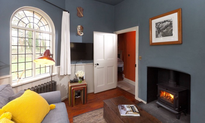 Wimborne Saint Giles Apartment | Restored 17th century cottage w/firepit. Nestled within heritage estate grounds.