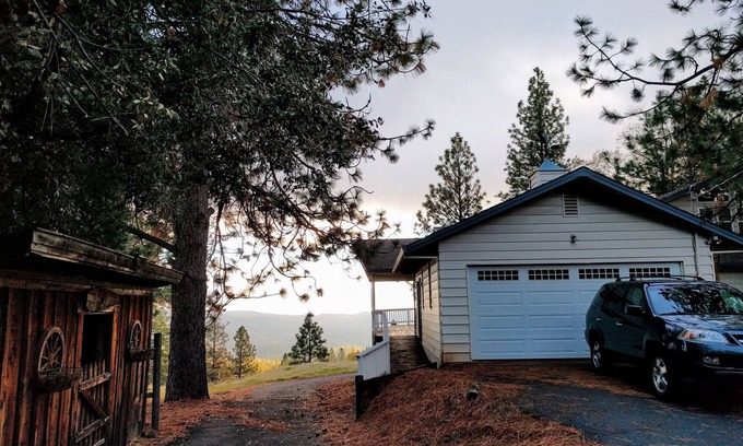 Volcano House | Retreat with Views and modern comfort near Kirkwood Ski, wineries, gold country