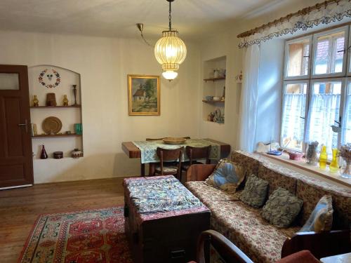 Kunkovice House | Retro chalupa pro denní pohodu a večerní klid