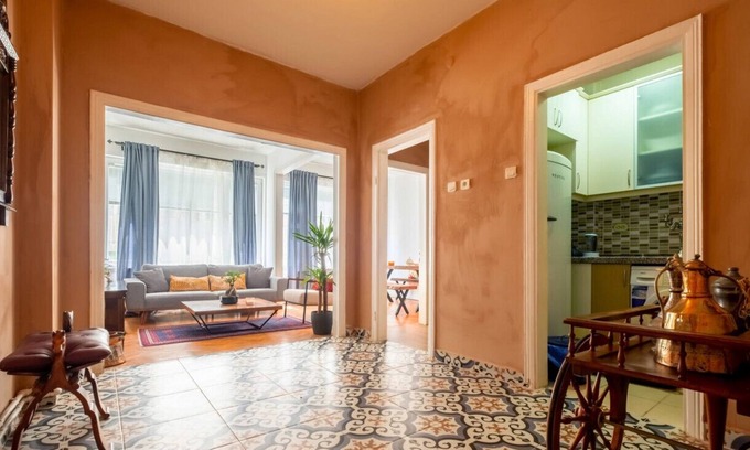 Moda Apartment | Retro Charming Flat 1 min to Central in Kadikoy