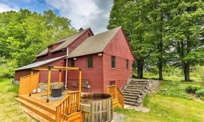 Gilboa House | Retro Hideaway w/Cedar Hot Tub & Games