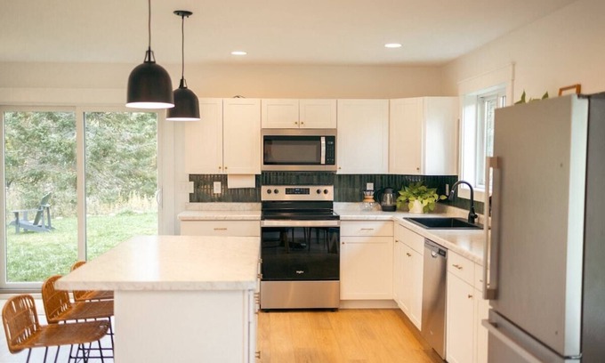 Mohawk Cottage | Revitalize! NEW, near gas, food, Bohemia