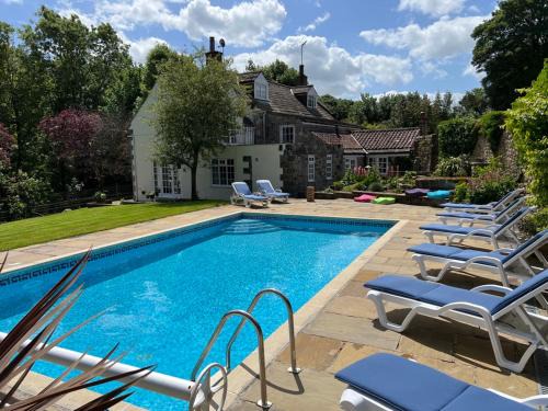 Ingerthorpe House | Richmond Hill Cottages, Exclusive 6 bedroom Farm House, Markington with heated pool