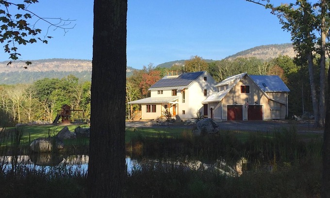 New Paltz House | Ridge View Walk-up - Close to Mohonk Preserve, Minnewaska, New Paltz & Gardiner