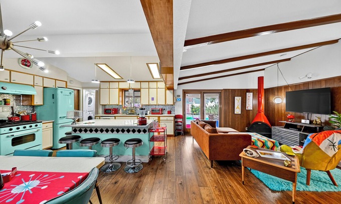 Midland House | Right At Home-Midland Groovy Times w/Pool