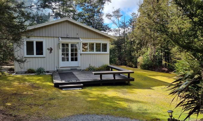 St. Arnaud Cottage | Rimu Lodge, a Cosy Cottage in St Arnaud, Lake Rotoiti, Nelson Lakes NP