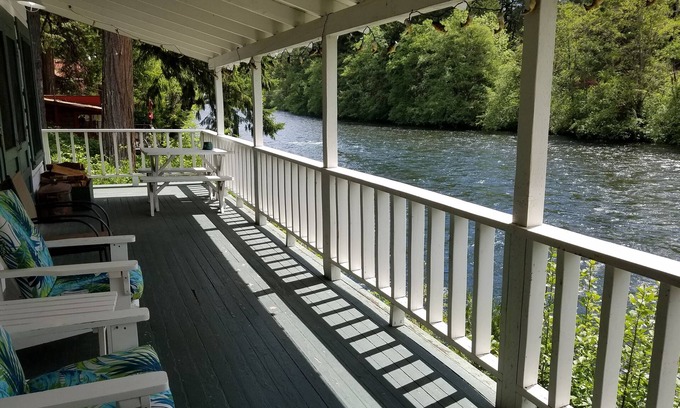 Blue River Cottage | River House on the McKenzie