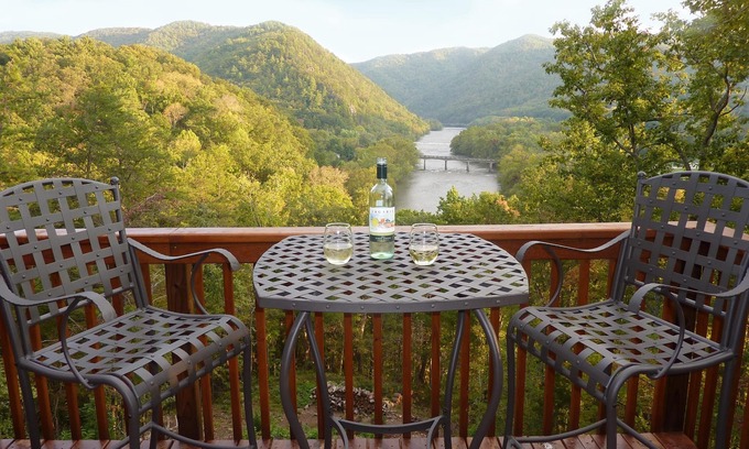 Hot Springs Cabin | River Magic, Romantic Luxury Log Cabin with Hot Tub