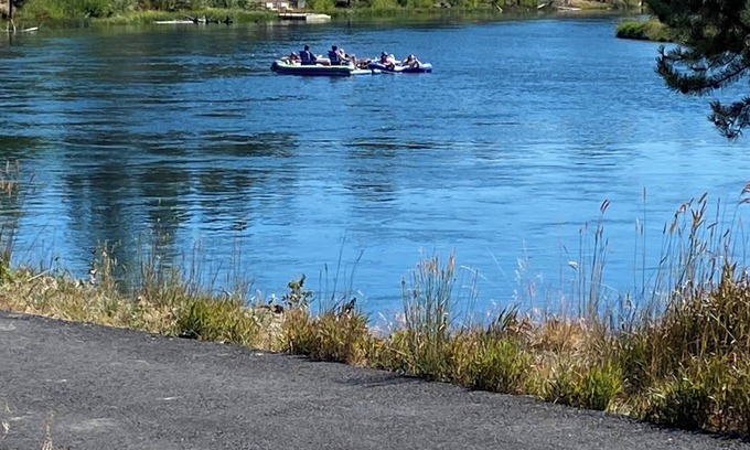 Three Rivers House | River/Ski Home on Deschutes River, 2 bedroom-sleeps 5, 26 miles to Mt. Bachelor.