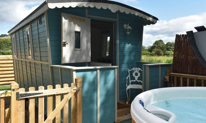Llanfair Caereinion Cottage | River View 2 is a two berth glamping unit.