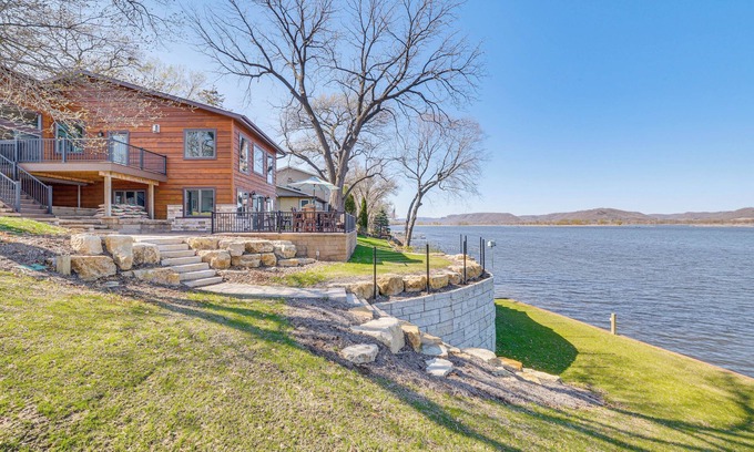 Wabasha House | Riverfront Home w/Yard Games in Wabasha!