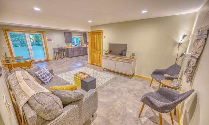 Northfield Apartment | River’s Bend, 1Bd , 8 mins to Montpelier