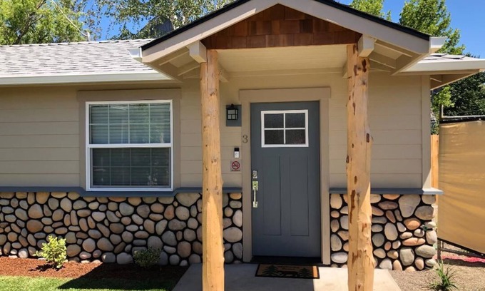 Grants Pass House | Riverside Cabin 3 - (Brand New Construction)