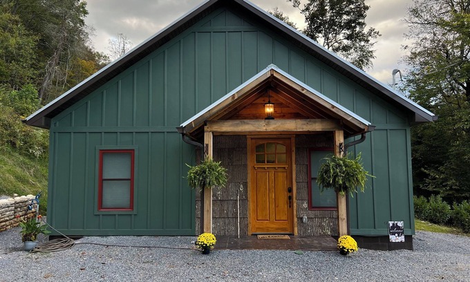 Bouvet Island Cottage | Riverside Escape: Charming 2-BR Cottage on the Watauga River in Johnson City