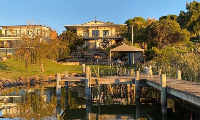 Nangkita House | Riverside Retreat on Hindmarsh Island