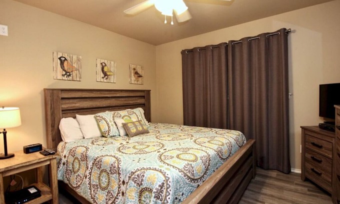 New Braunfels Condo | Riverside Retreat | Riverfront | King Bed | Two Pools