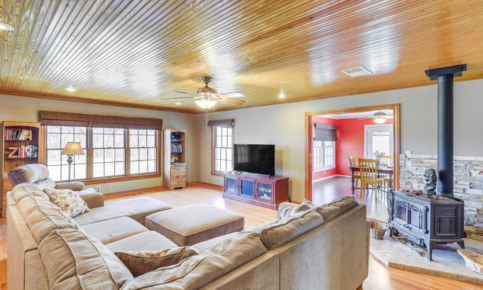 Milam County House | Riverside Texas Retreat w/Wraparound Porch!