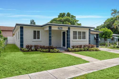 Riviera Beach House | Riviera Beach Gem