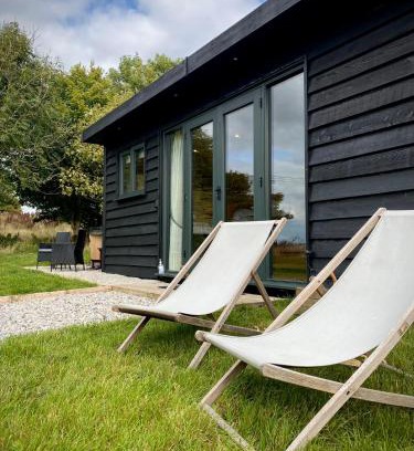 Foolow Apartment | Robin's Nest (Top Cabin)