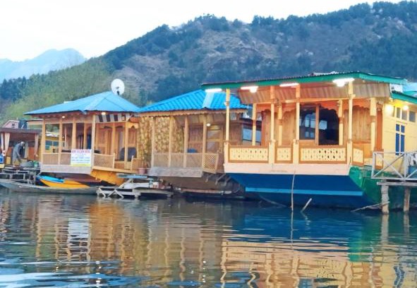 Dal Lake House | Robinhood Houseboat, Srinagar