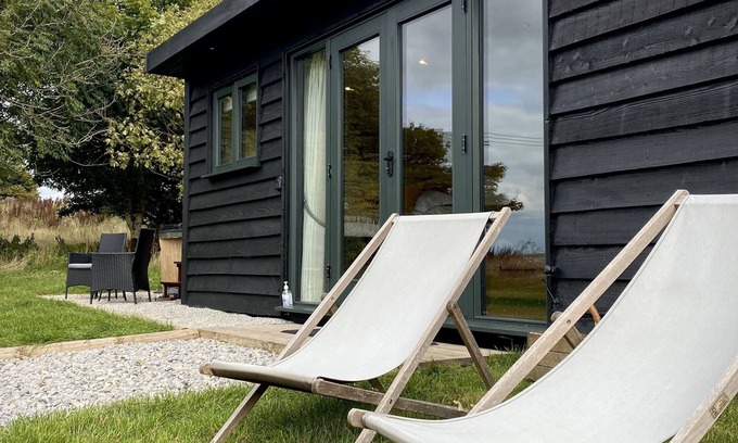 Foolow Cabin | Robin’s Nest - (Top Cabin) - sleeps 2 guests