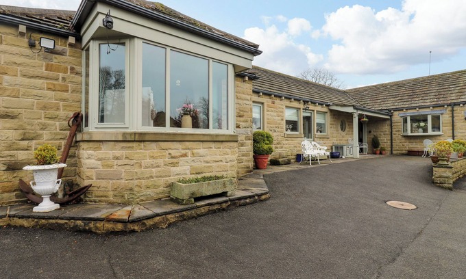 Shepley House | ROCHE HOUSE, pet friendly, with a garden in Shepley