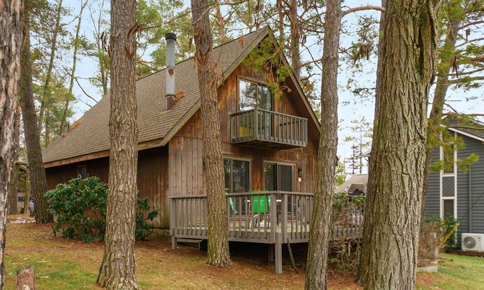 McHenry House | Rock Lodge | Pet Friendly, Lake Views, Large Deck!