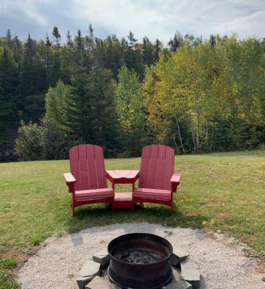 Pinehouse Hotel | Rocky Brook Acres, Andy