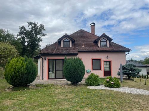 Golcuv Jenikov Villa | Rodinný dům Divišov u Benešova, Na Spravedlnosti 276