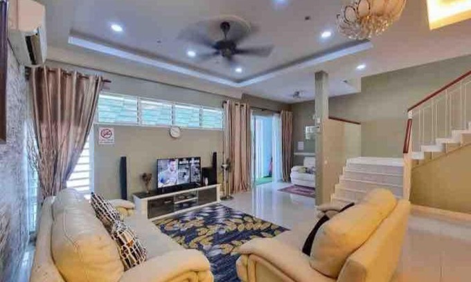 Jenjarom House | ROHANA'S HOMESTAY