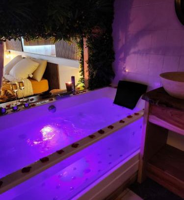 Carquefou Apartment | Romance&Tentation-Balnéo 2 places