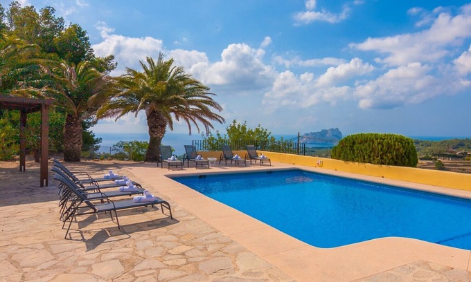 Fustera Villa | ROMANI