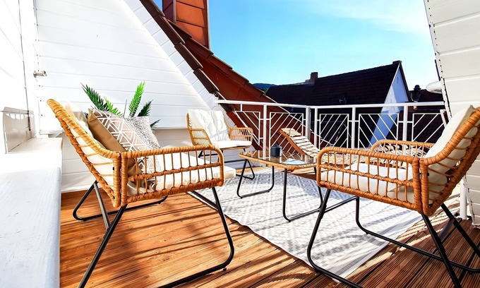 Annweiler am Trifels Apartment | Romantic-apartment mit Dachterrasse & Lounge, Waldblick, 80m²