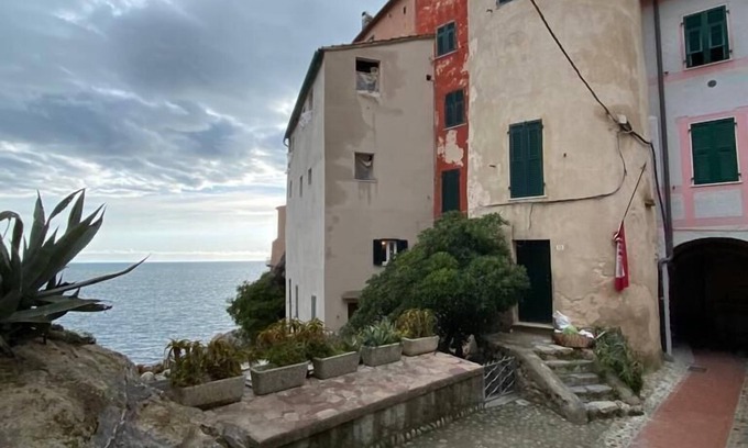 Ortonovo Apartment | Romantic apartment carved out of Tellaro's Saracen Tower