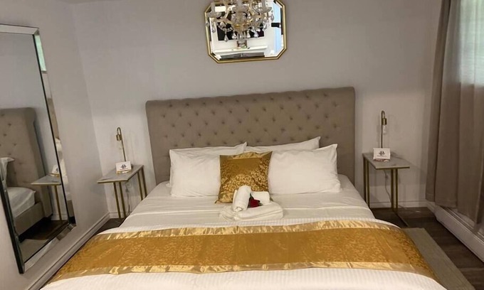 Port Franks Apartment | Romantic Couples Getaway Sauna Hot Tub Gym Private Beach access Hiking trails