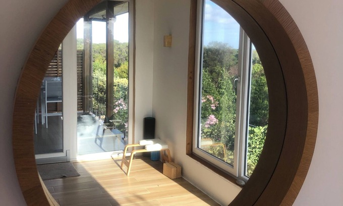 St Leonards House | Romantic Couples Retreat—Dog Friendly St Leonards