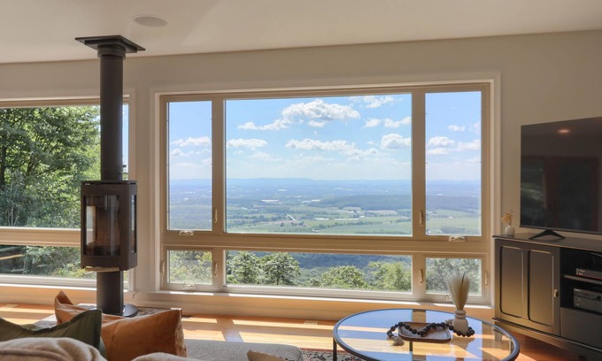 Rehrersburg Ski Chalet | Romantic Getaway, Breathtaking View on Blue Mountain/Appalachian Trail w/hot tub