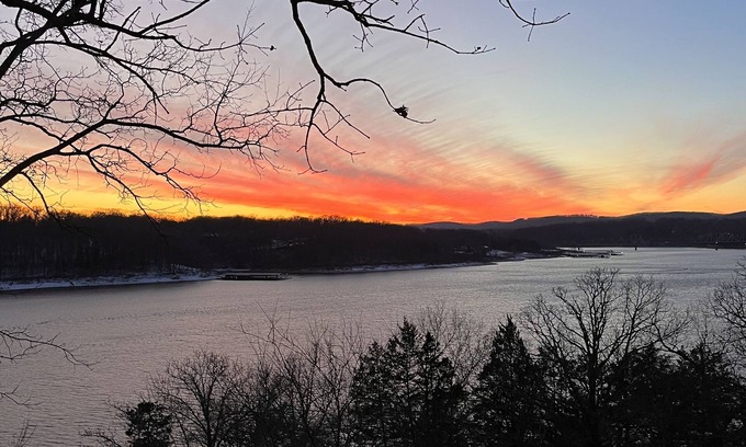 Shell Knob Cabin | Romantic Getaway on Table Rock Lake. Amazing sunset views and hot tub access!