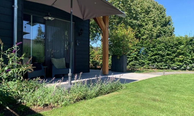 Wilbertoord Apartment | Romantic luxury apartment great garden with fire table 5 minutes to the forest.