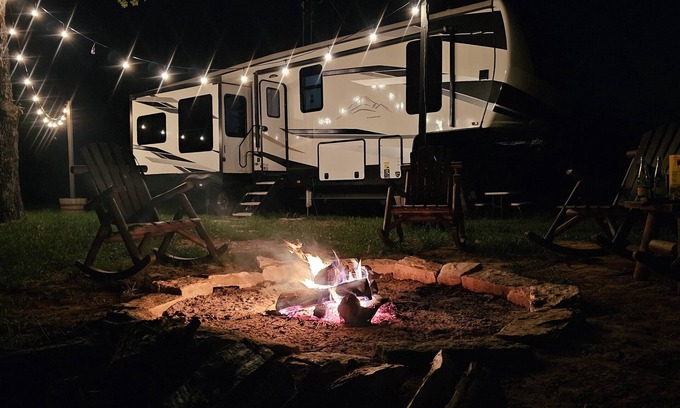 Alvord House | Romantic Stay in Beautiful New RV on 30 Acres